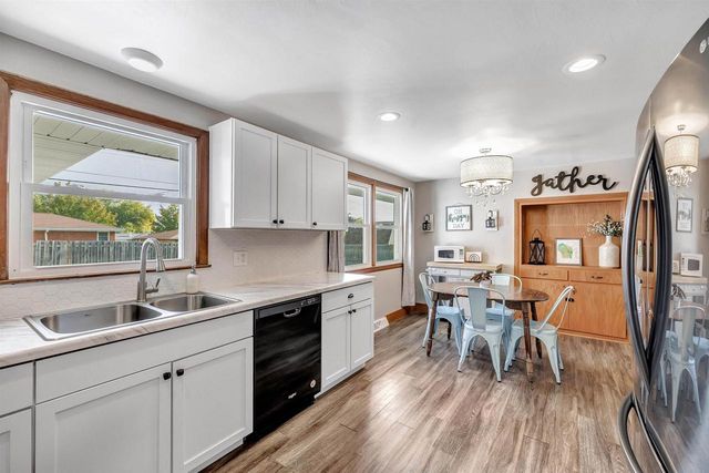 976 WATERMOLEN AVENUE, Green Bay, WI 54304