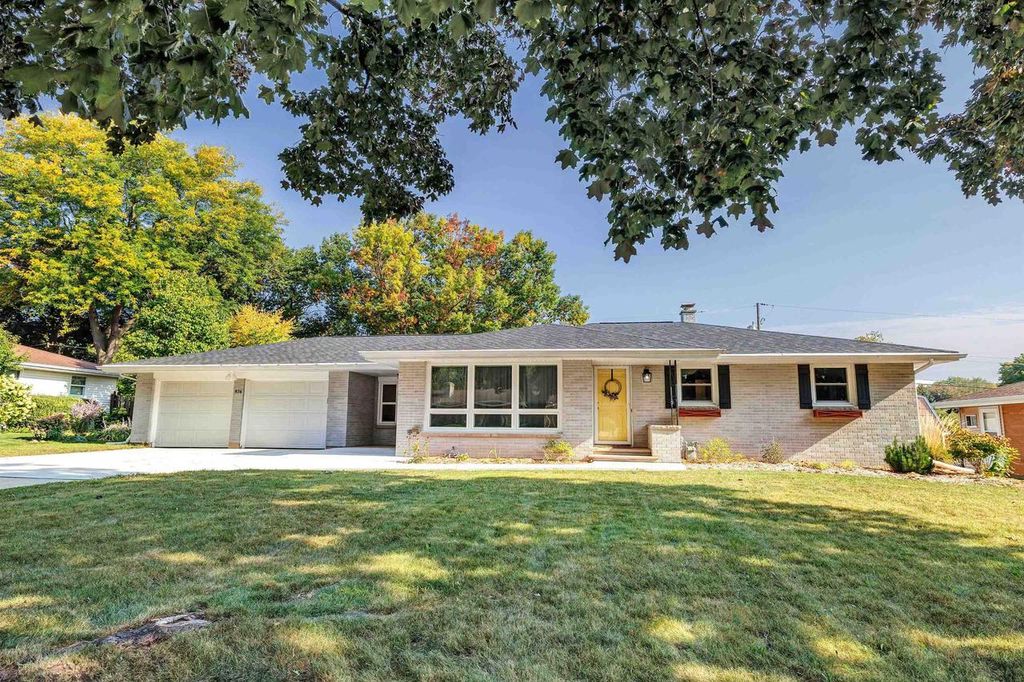 976 WATERMOLEN AVENUE, Green Bay, WI 54304
