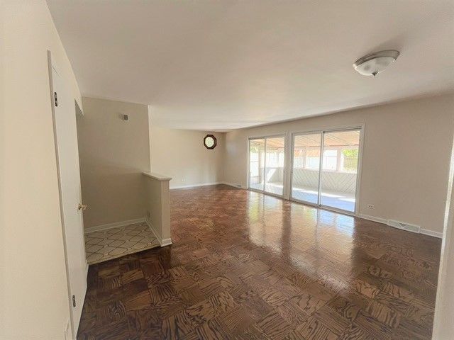 539 Ridgewood Road, Elk Grove Village, IL 60007