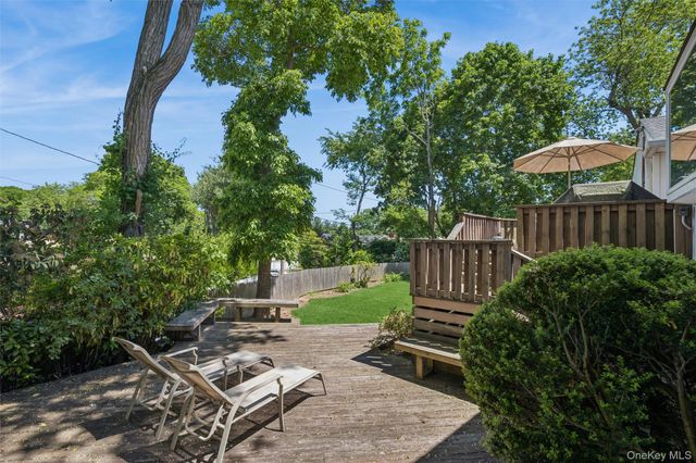 20 Melbourne Lane, Old Bethpage, NY 11804