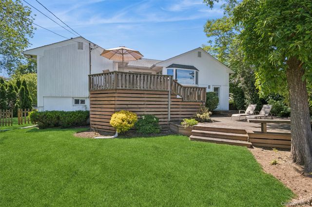 20 Melbourne Lane, Old Bethpage, NY 11804