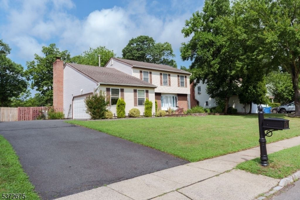 54 Pinecrest Rd, Franklin Twp., NJ 08873