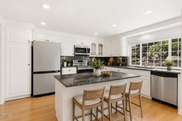 109 Greenmeadow Avenue, Thousand Oaks, CA 91320