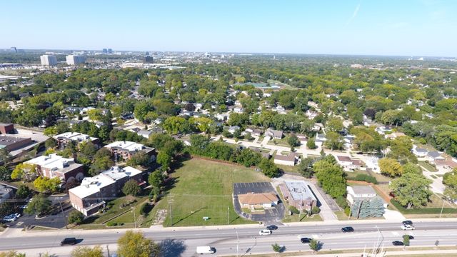 1650 S ARLINGTON HEIGHTS Road, Arlington Heights, IL 60005