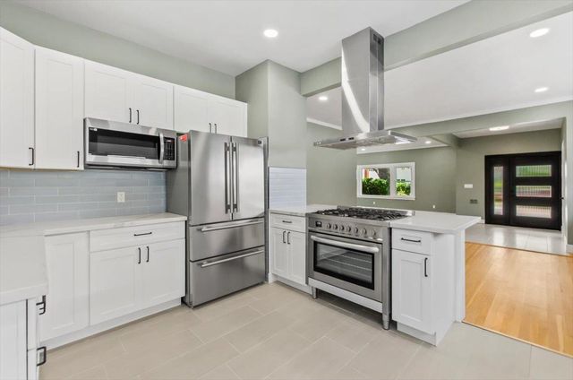 1045 35th St, Sacramento, CA 95816