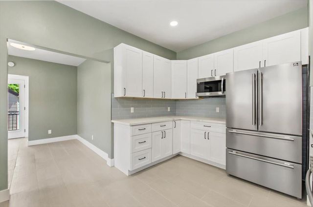 1045 35th St, Sacramento, CA 95816