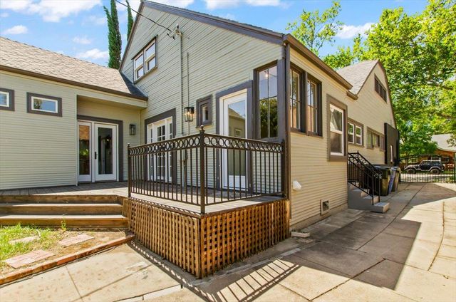 1045 35th St, Sacramento, CA 95816