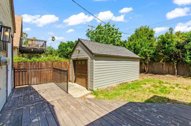 1045 35th St, Sacramento, CA 95816