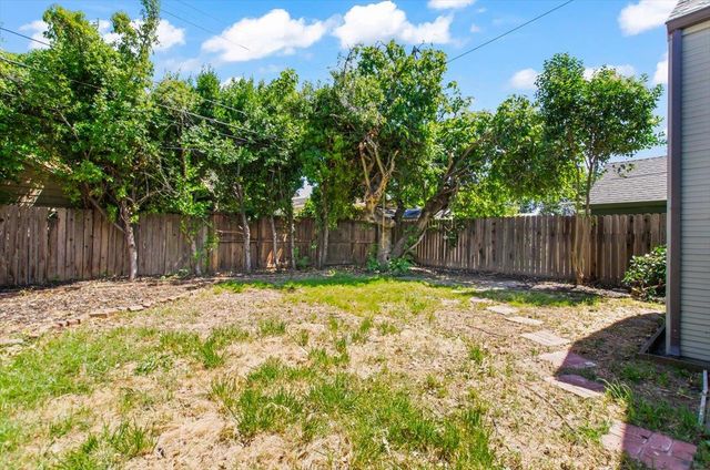 1045 35th St, Sacramento, CA 95816
