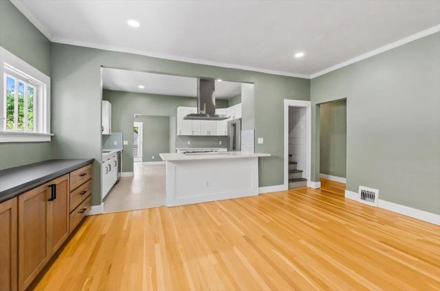 1045 35th St, Sacramento, CA 95816