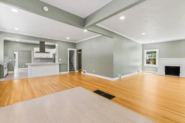 1045 35th St, Sacramento, CA 95816