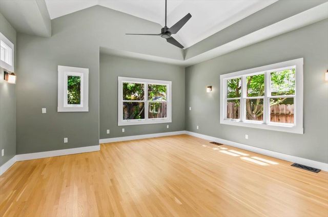 1045 35th St, Sacramento, CA 95816