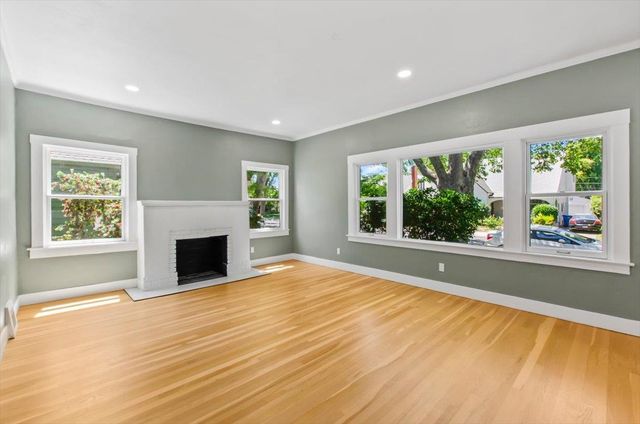 1045 35th St, Sacramento, CA 95816