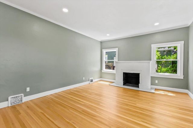 1045 35th St, Sacramento, CA 95816