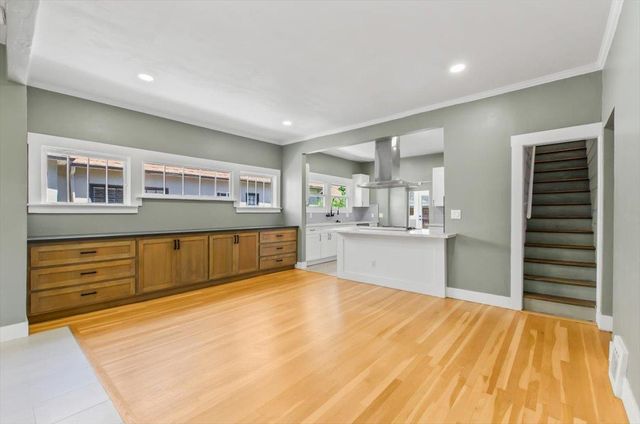 1045 35th St, Sacramento, CA 95816