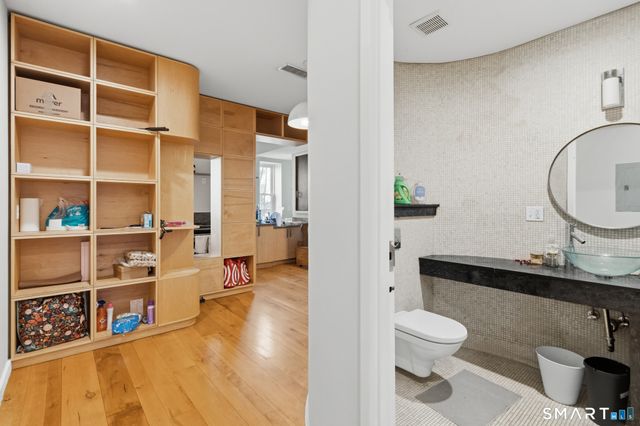 261 Orange Street, New Haven, CT 06510