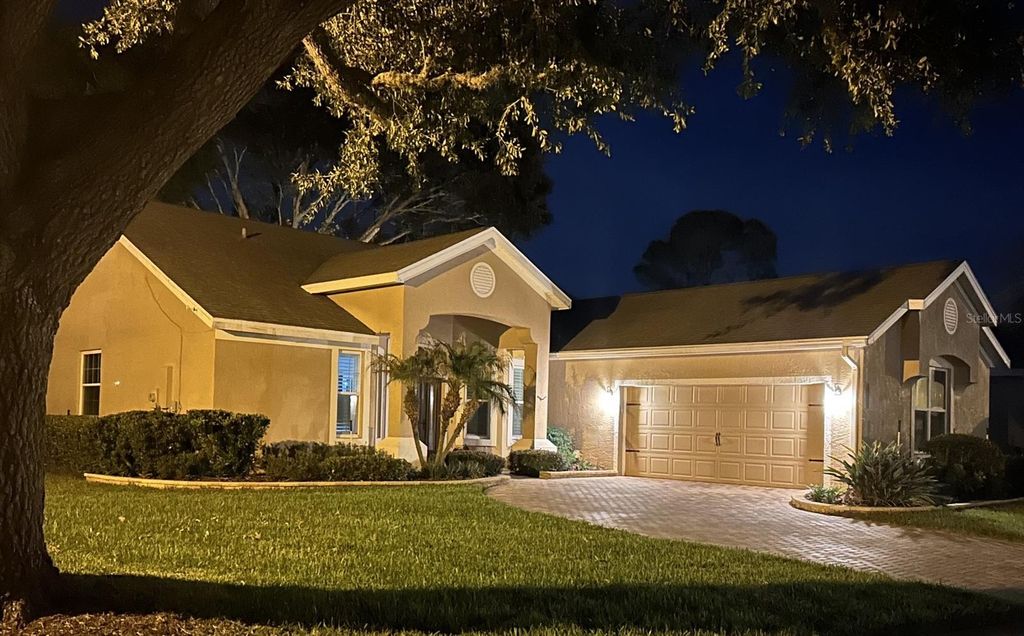 Image 2 of property listing at 7029 PINE HOLLOW DRIVE, Mount Dora, FL 32757