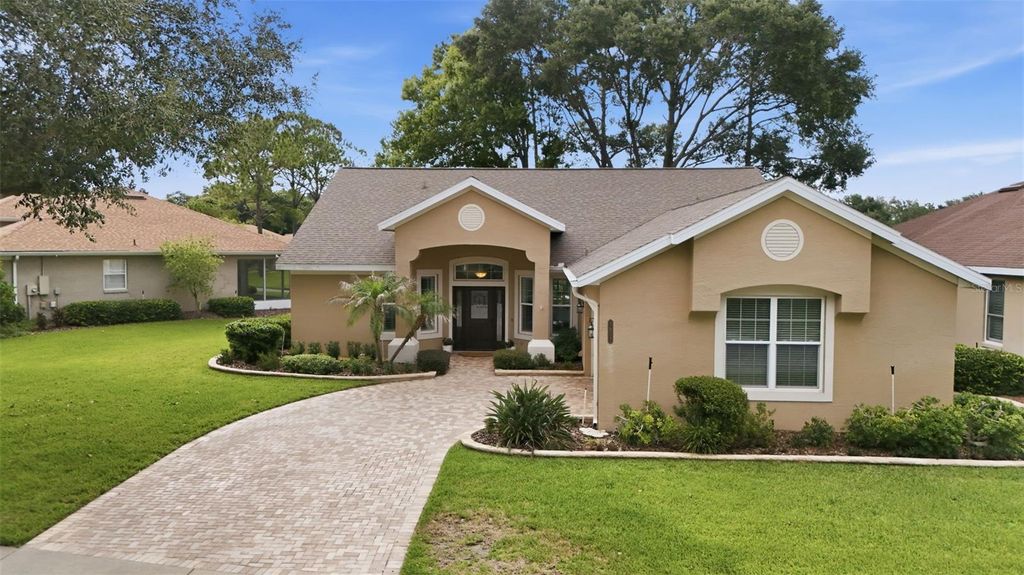 Image 3 of property listing at 7029 PINE HOLLOW DRIVE, Mount Dora, FL 32757