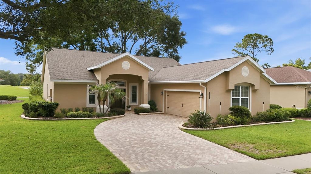 Image 4 of property listing at 7029 PINE HOLLOW DRIVE, Mount Dora, FL 32757