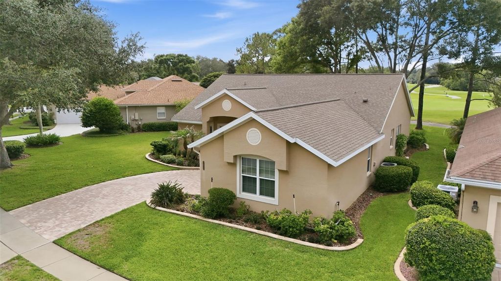 Image 6 of property listing at 7029 PINE HOLLOW DRIVE, Mount Dora, FL 32757