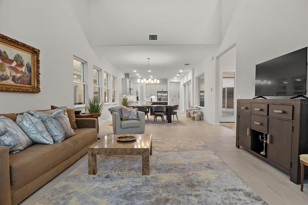 Image 13 of property listing at 168 HAMPTON LOOP, Davenport, FL 33837