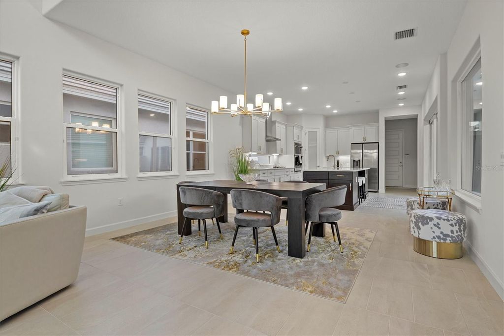 Image 14 of property listing at 168 HAMPTON LOOP, Davenport, FL 33837