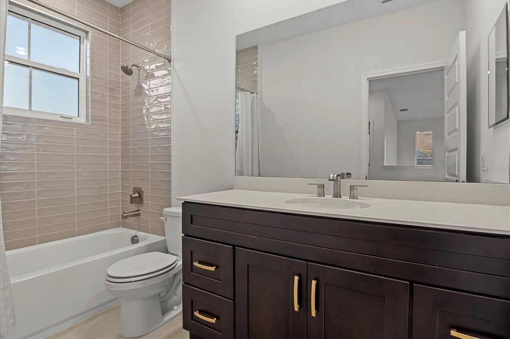 Image 35 of property listing at 168 HAMPTON LOOP, Davenport, FL 33837