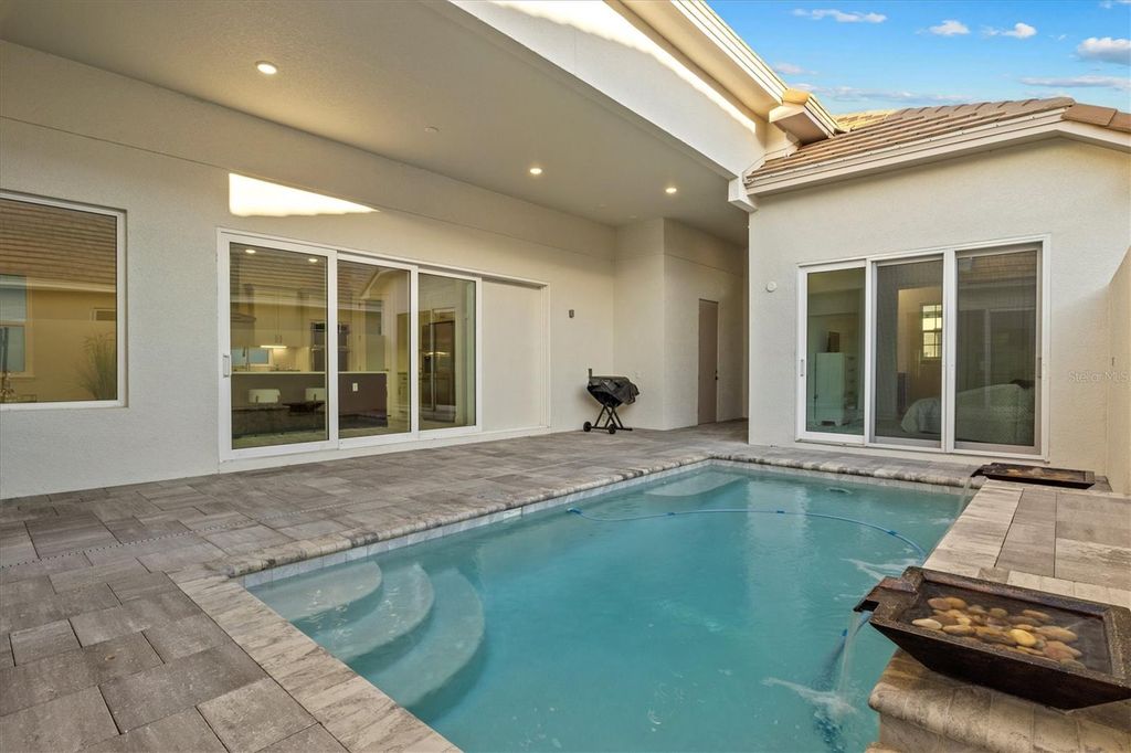 Image 7 of property listing at 168 HAMPTON LOOP, Davenport, FL 33837