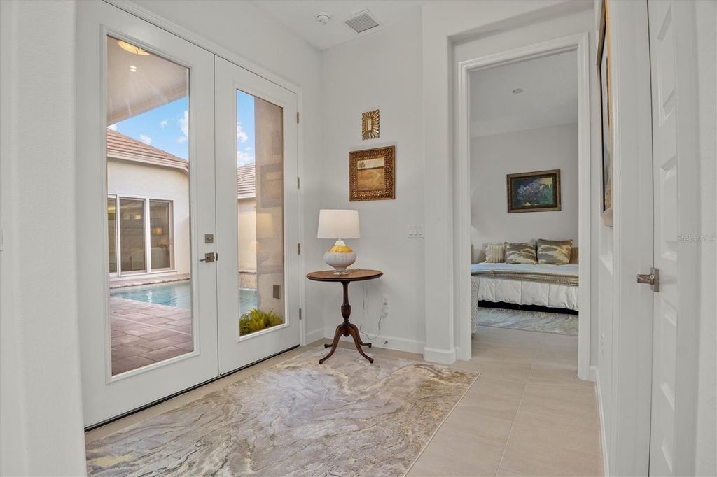 Image 8 of property listing at 168 HAMPTON LOOP, Davenport, FL 33837