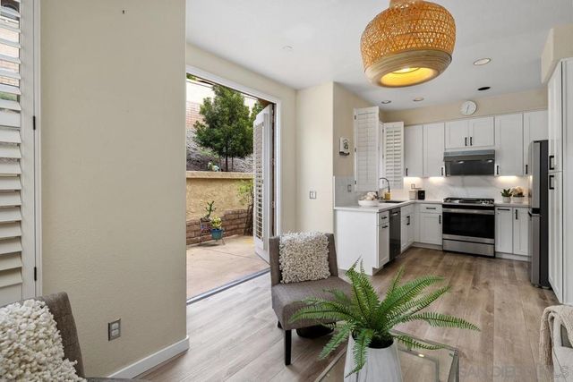 3690 Ruette De Ville, San Diego, CA 92130