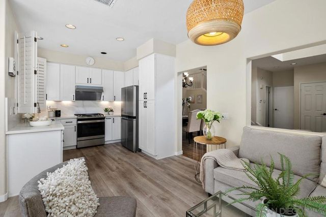 3690 Ruette De Ville, San Diego, CA 92130