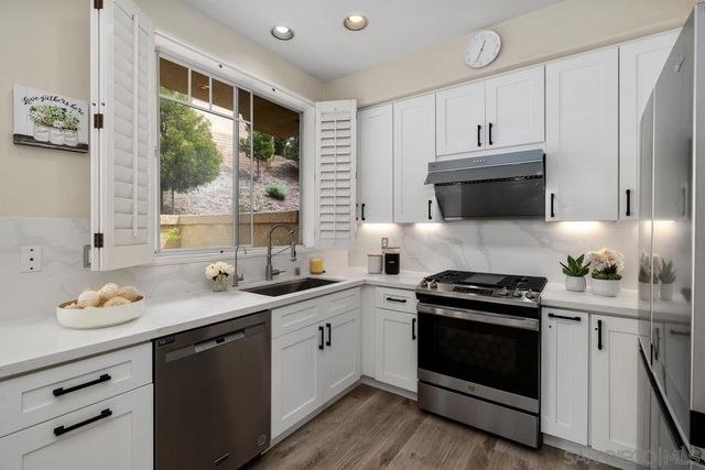 3690 Ruette De Ville, San Diego, CA 92130