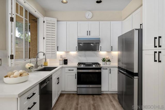 3690 Ruette De Ville, San Diego, CA 92130