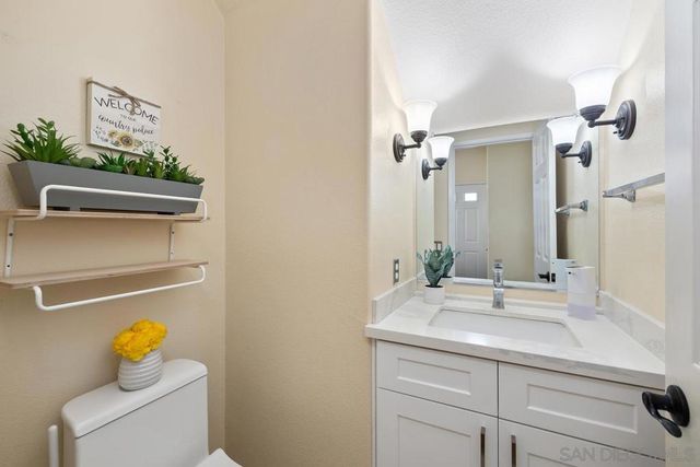 3690 Ruette De Ville, San Diego, CA 92130