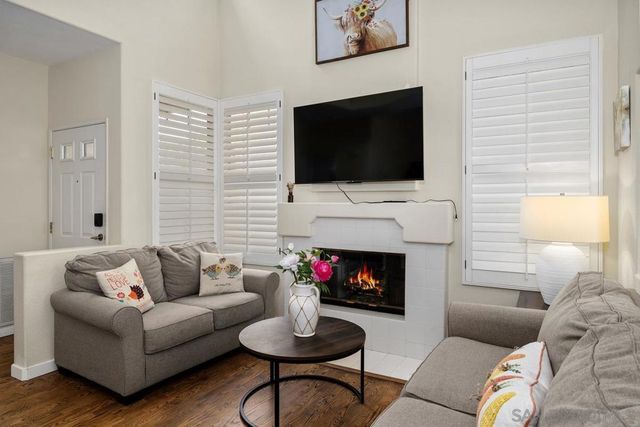 3690 Ruette De Ville, San Diego, CA 92130