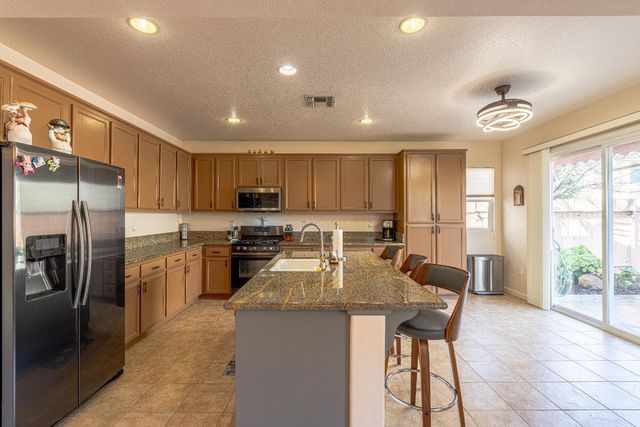 3710 Huntington Rd, West Sacramento, CA 95691