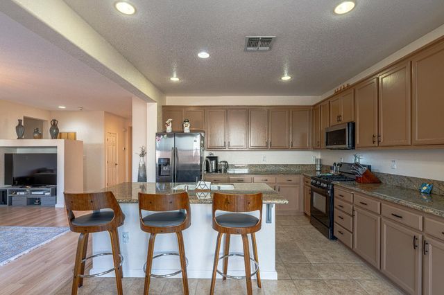 3710 Huntington Rd, West Sacramento, CA 95691