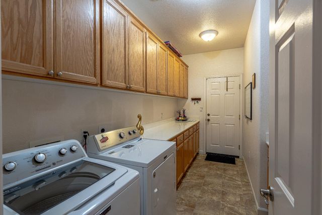 3710 Huntington Rd, West Sacramento, CA 95691