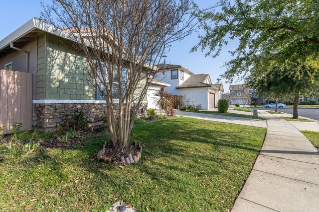 3710 Huntington Rd, West Sacramento, CA 95691