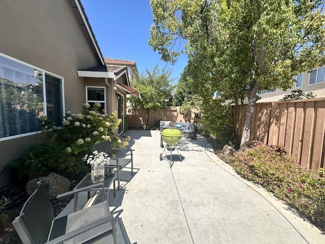 3710 Huntington Rd, West Sacramento, CA 95691