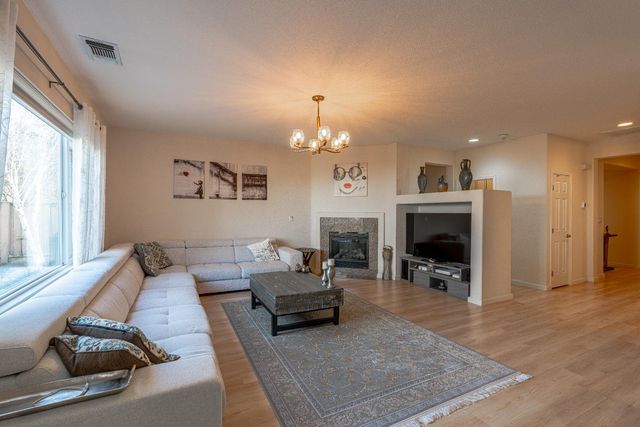 3710 Huntington Rd, West Sacramento, CA 95691