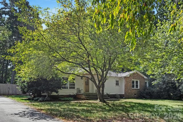 6213 Sharon Road, Charlotte, NC 28210
