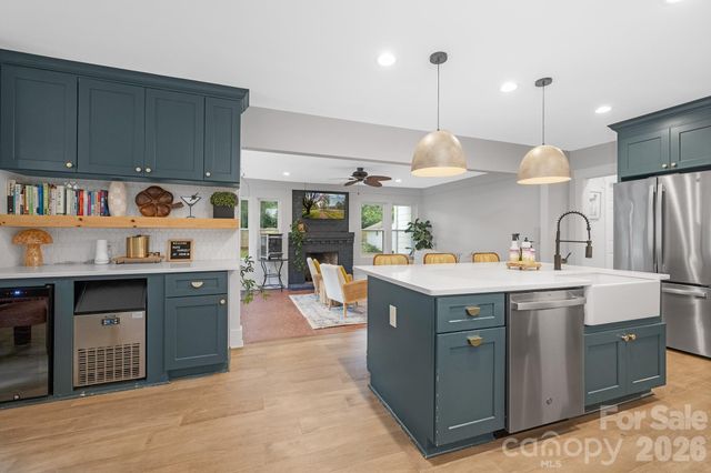 6213 Sharon Road, Charlotte, NC 28210
