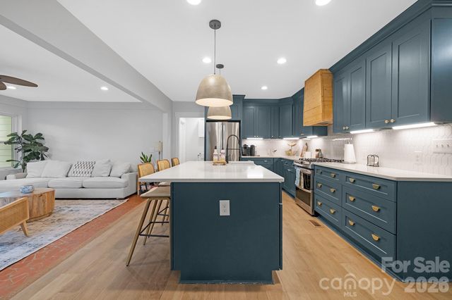 6213 Sharon Road, Charlotte, NC 28210