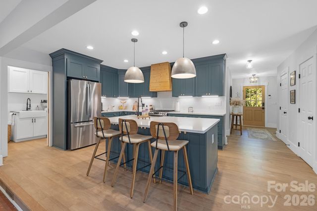 6213 Sharon Road, Charlotte, NC 28210