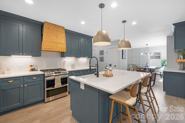 6213 Sharon Road, Charlotte, NC 28210