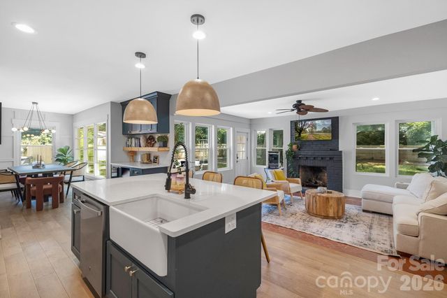 6213 Sharon Road, Charlotte, NC 28210