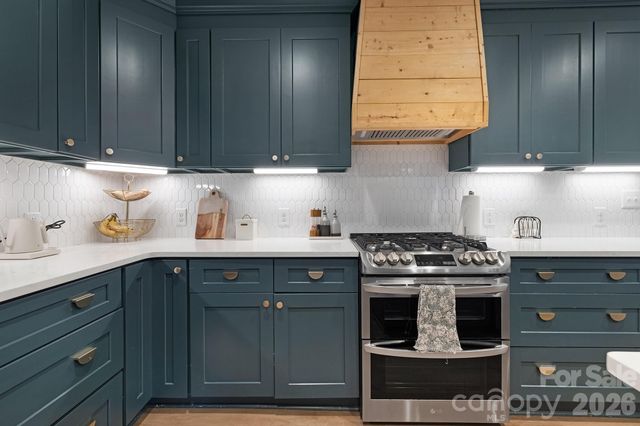 6213 Sharon Road, Charlotte, NC 28210