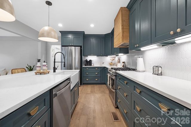 6213 Sharon Road, Charlotte, NC 28210