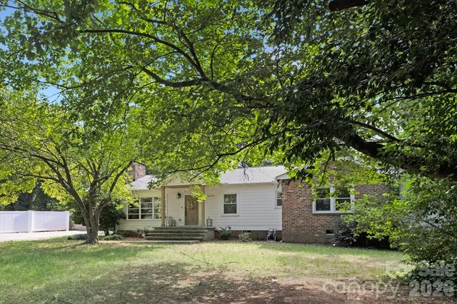 6213 Sharon Road, Charlotte, NC 28210